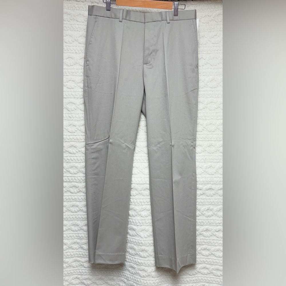 GAP Men’s Flat Front Straight Fit Pants - Size 35 x 32 - Picture 1 of 3